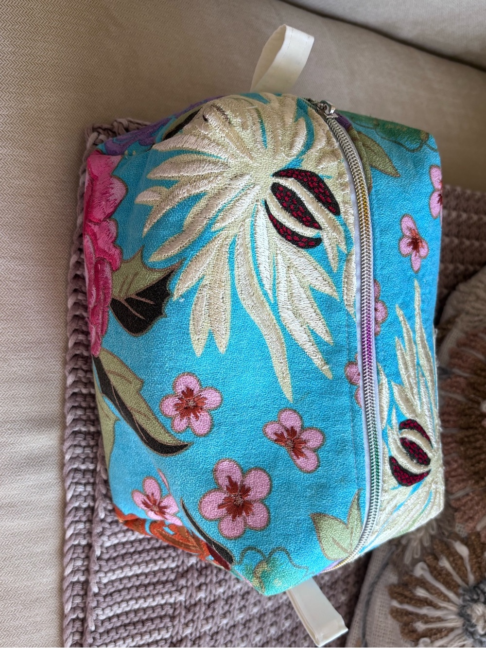 NWT Linen/Rayon Embroidered Boxy Cosmetic Bag - Picture 5 of 6